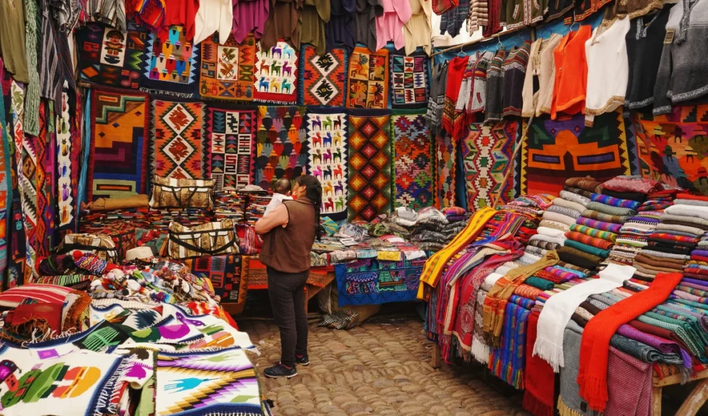 नोएडा के इस बाजार में लूट लो सर्दी के शानदार कपड़े! कम बजट में पाएं लेटेस्ट विंटर कलेक्शन नोएडा के इस बाजार में लूट लो सर्दी के शानदार कपड़े! कम बजट में पाएं लेटेस्ट विंटर कलेक्शन