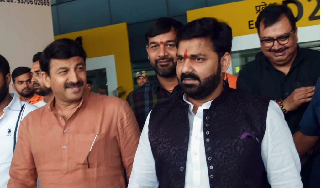 बिहार चुनाव में पवन सिंह की हुंकार, कहा- 15 साल पहले और आज के बिहार का अंतर सबको साफ दिख रहा बिहार चुनाव में पवन सिंह की हुंकार, कहा- 15 साल पहले और आज के बिहार का अंतर सबको साफ दिख रहा