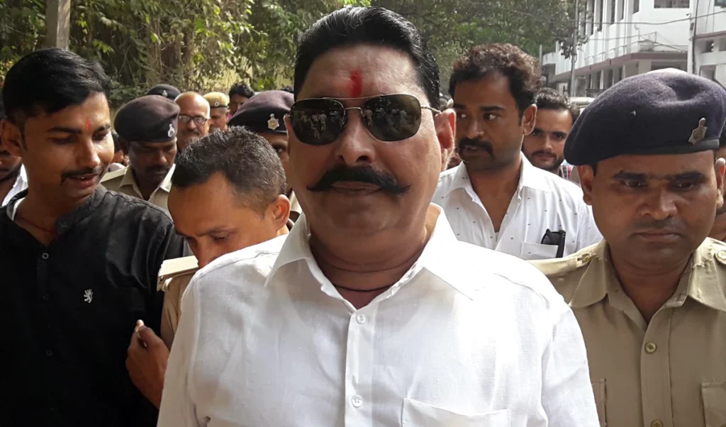बिहार चुनाव से पहले ‘बाहुबली’ अनंत सिंह को झटका, 14 दिन की न्यायिक हिरासत में भेजा गया बिहार चुनाव से पहले ‘बाहुबली’ अनंत सिंह को झटका, 14 दिन की न्यायिक हिरासत में भेजा गया