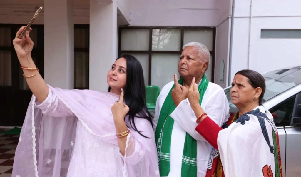 बिहार हार का साइड इफेक्ट: लालू परिवार में टूट, रोहिणी ने राजनीति से लिया संन्यास, परिवार से भी नाता तोड़ा