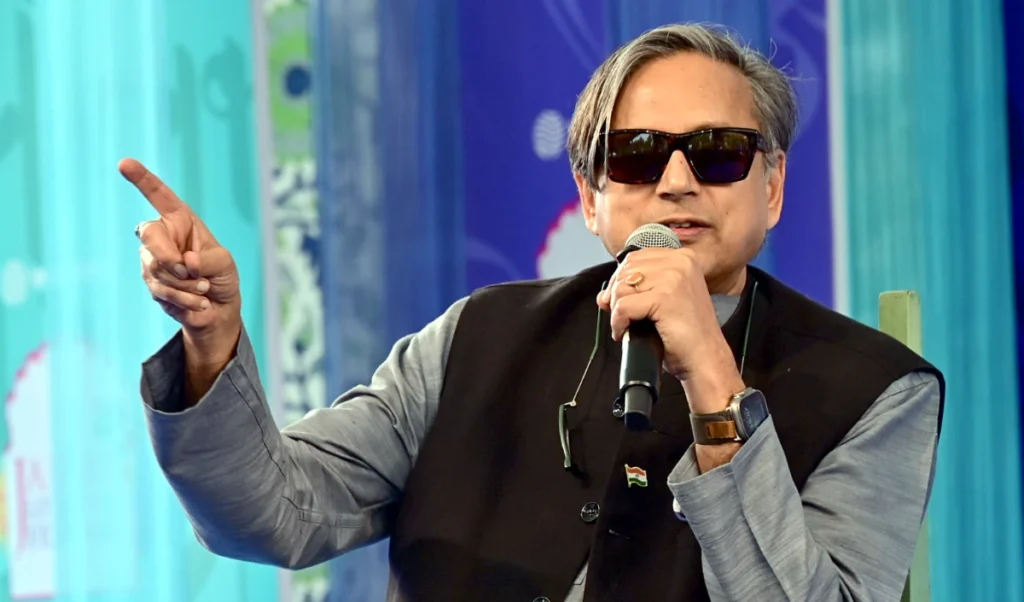 वंशवाद भारतीय लोकतंत्र के लिए गंभीर ख़तरा: शशि थरूर ने योग्यता-आधारित नेतृत्व की वकालत की वंशवाद भारतीय लोकतंत्र के लिए गंभीर ख़तरा: शशि थरूर ने योग्यता-आधारित नेतृत्व की वकालत की