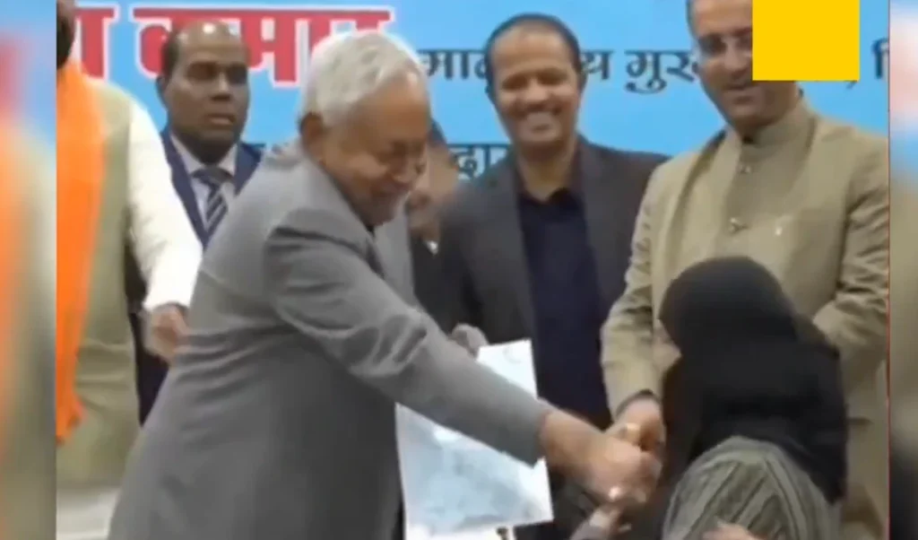 Bihar: CM नीतीश ने महिला डॉक्टर का हटाया हिजाब, RJD का दावा- उनकी मानसिक स्थिति बेहद दयनीय हो गई है