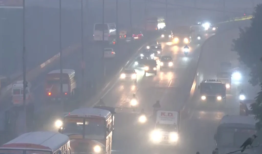 Delhi Pollution | बाहरी वाहनों पर प्रतिबंध, नो पीयूसी, नो फ्यूल लागू, दिल्ली में प्रदूषण रोकने के लिए लगाए गए प्रतिबंधों की लिस्ट