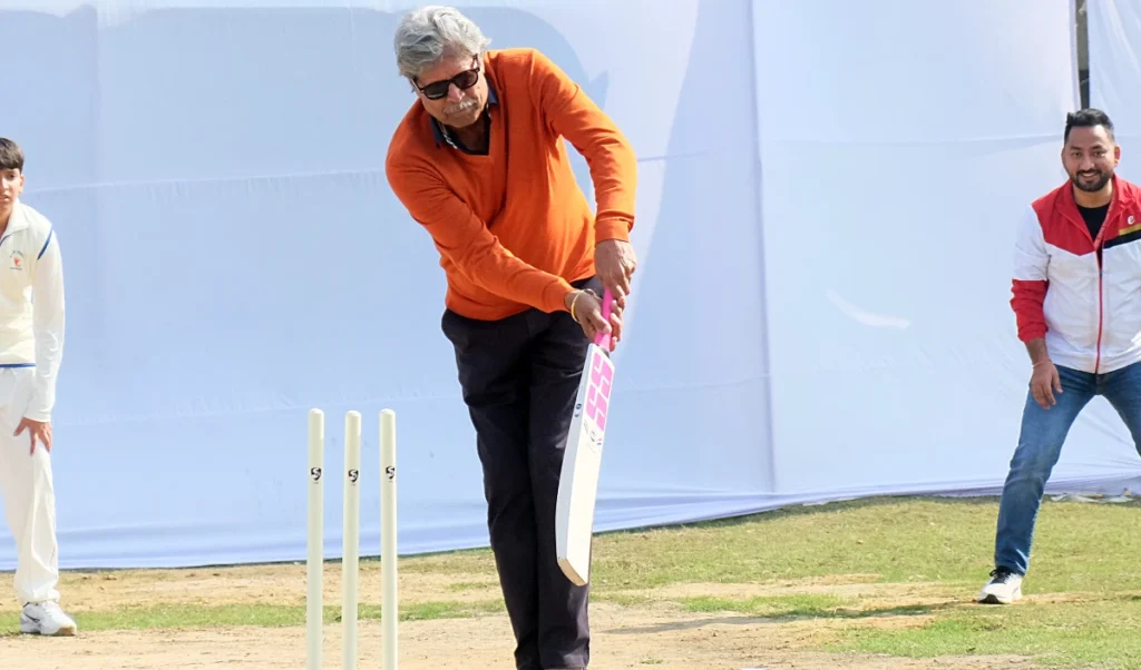 Gautam Gambhir कोच नहीं, मैनेजर हैं: Kapil Dev