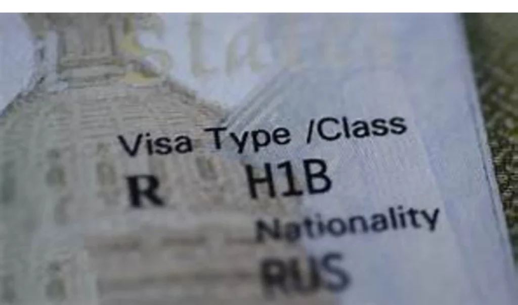 H-1B और H-4 वीज़ा पर अमेरिका सख्त, अब सोशल मीडिया की होगी जांच