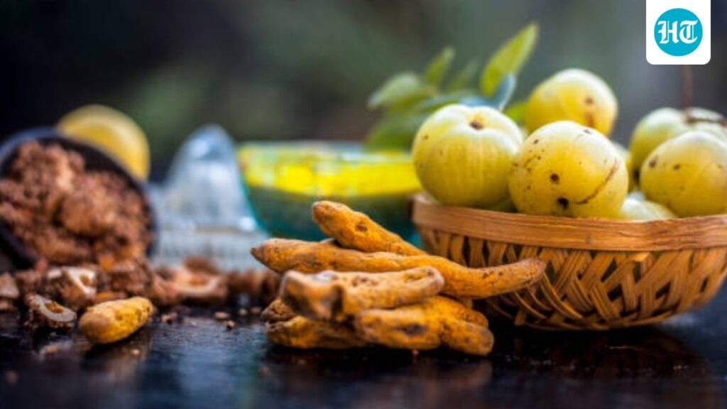 How To Make Amla Haldi Kanji, The Immunity-Boosting Detox Drink You Need This Winter