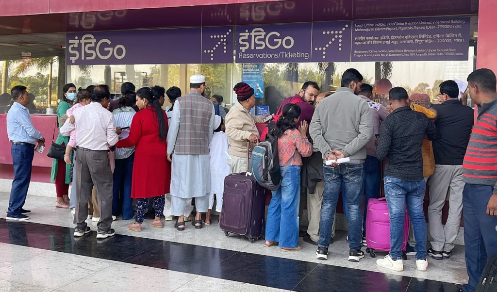 IndiGo की मनमानी पर लगाम: सरकारी निर्देश के बाद यात्रियों को मिलेगा पूरा रिफंड, रद्दीकरण पर कोई शुल्क नहीं IndiGo की मनमानी पर लगाम: सरकारी निर्देश के बाद यात्रियों को मिलेगा पूरा रिफंड, रद्दीकरण पर कोई शुल्क नहीं