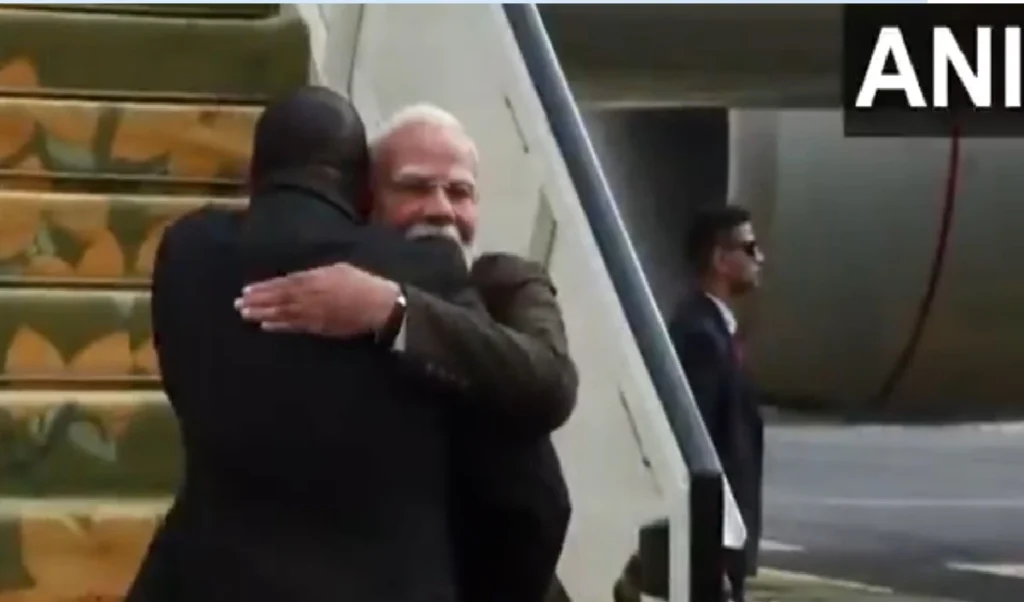 PM Modi Ethiopia Visit: जॉर्डन के बाद इथियोपिया पहुंचे पीएम मोदी, PM अली ने गले लगाकर किया स्वागत