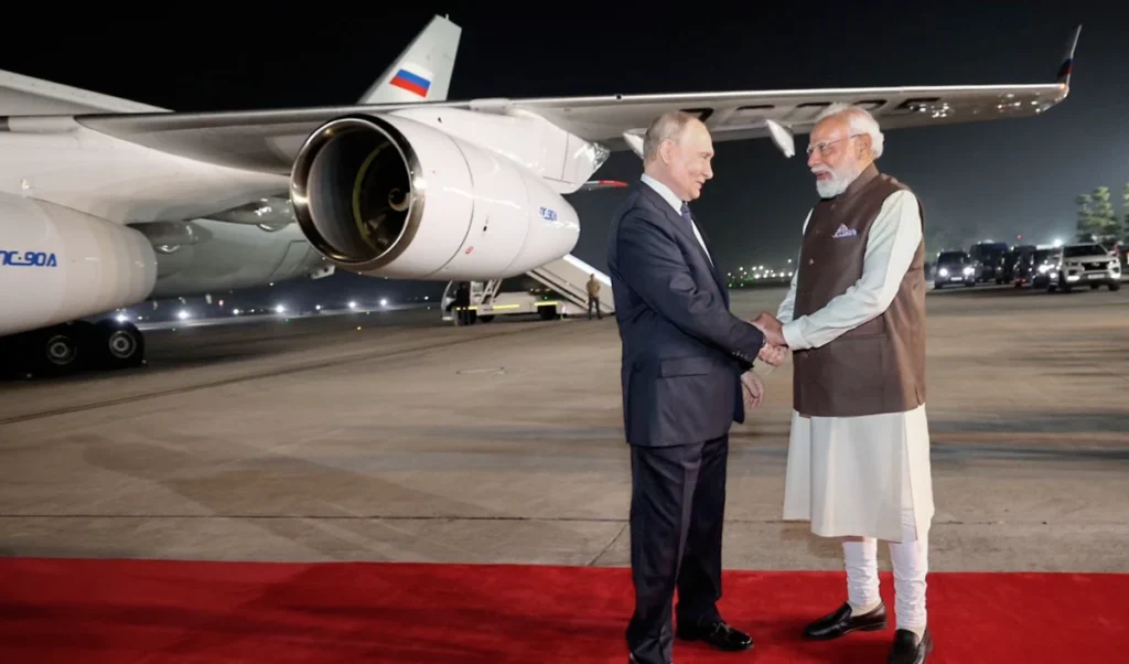 putin aircraft becomes most tracked flight en route to india