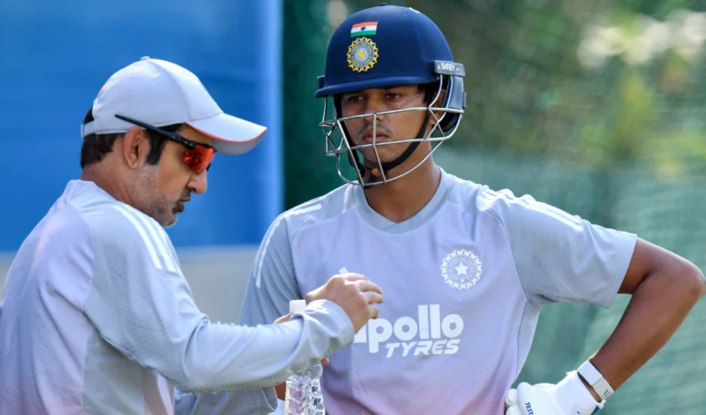 गौतम गंभीर को लेकर कपिल देव का दो टूक: वो कोच नहीं, टीम संभालने वाले मैनेजर हैं!