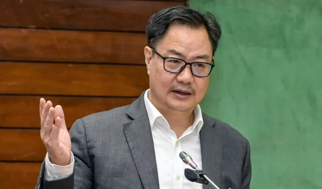 प्रधानमंत्री के खिलाफ नारों के लिए देश से माफी मांगें कांग्रेस नेता: लोकसभा में रीजीजू