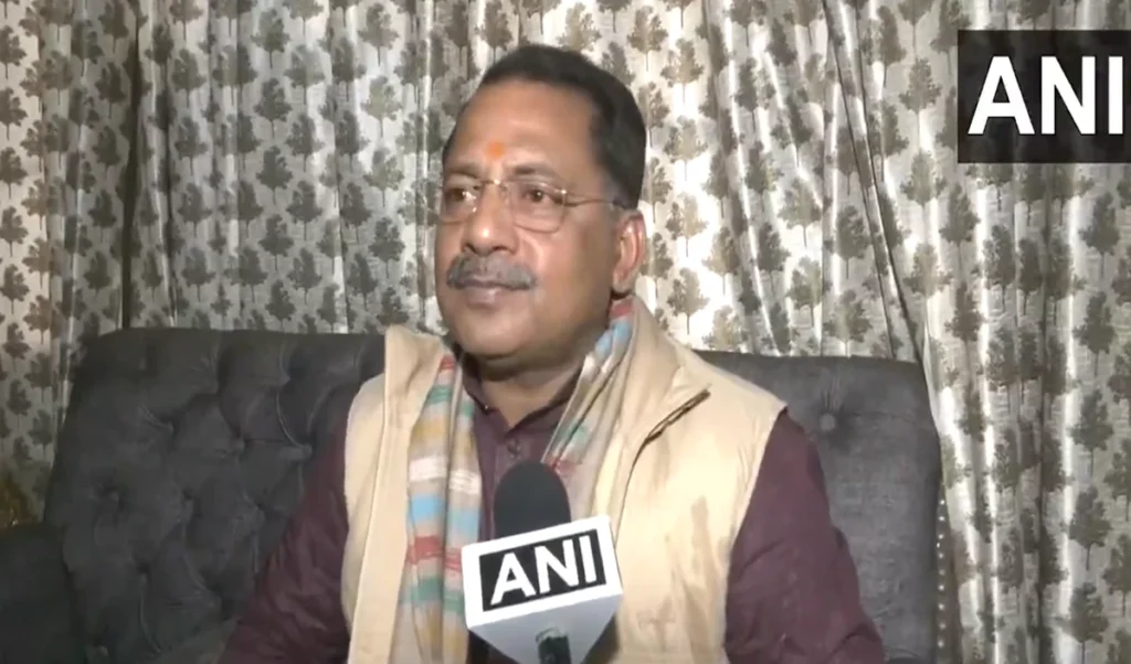 यूपी की सियासत में क्या ‘पक’ रहा है? सहभोज के बहाने बंद कमरे में मिले 52 ब्राह्मण विधायक