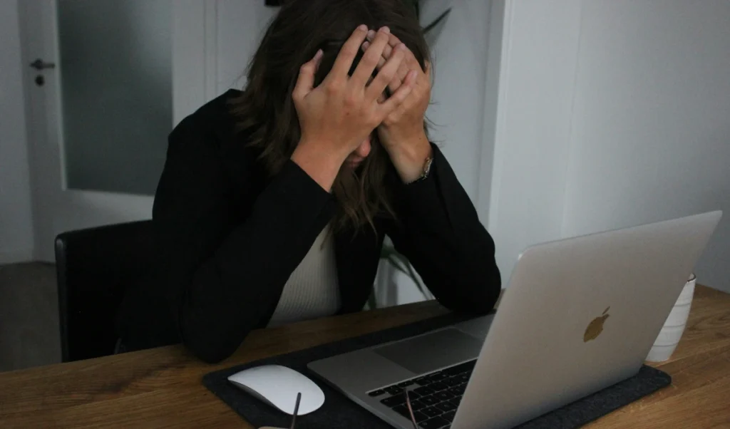 स्ट्रेस का सीधा असर गट और हार्मोन पर! अनियमित पीरियड्स से परेशान हैं तो जानें एक्सपर्ट की सलाह