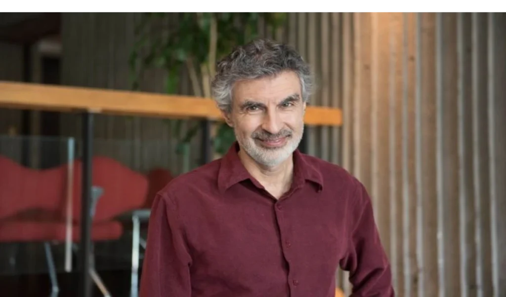 AI चैटबॉट की 'येस-मैन' प्रवृत्ति का खुलासा, बेंगियो की चेतावनी: हमें आलोचनात्मक AI चाहिए, झूठी तारीफ नहीं