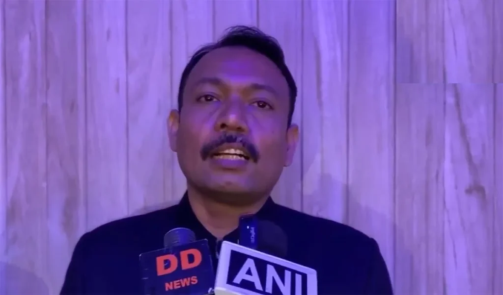 Alankar Agnihotri के इस्तीफे ने Uttar Pradesh की राजनीति में मचाई हलचल? UGC Regulations के मुद्दे पर फँस गई Modi-Yogi सरकार!