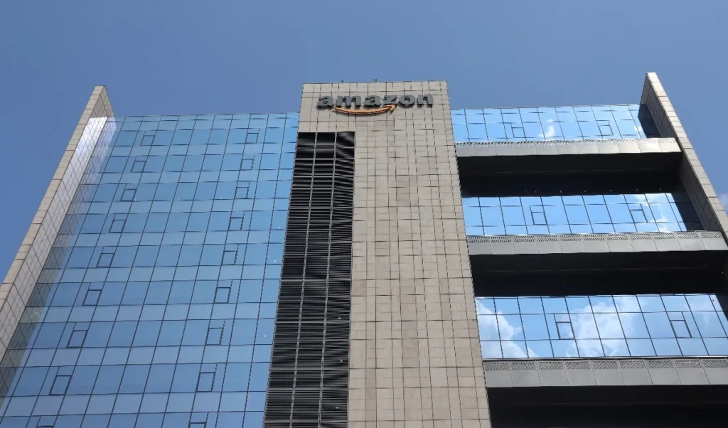 Amazon Layoffs: एक और बड़ी छंटनी की तैयारी, 16 हजार कर्मचारियों की नौकरी पर लटकी तलवार।