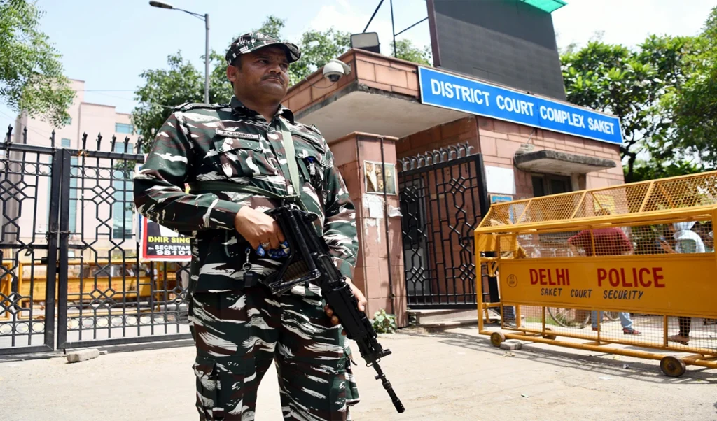 Delhi Court का बड़ा फैसला: ‘Illegal Immigrant’ होना अनिश्चितकाल जेल का आधार नहीं, बिलाल हुसैन को राहत Delhi Court का बड़ा फैसला: ‘Illegal Immigrant’ होना अनिश्चितकाल जेल का आधार नहीं, बिलाल हुसैन को राहत