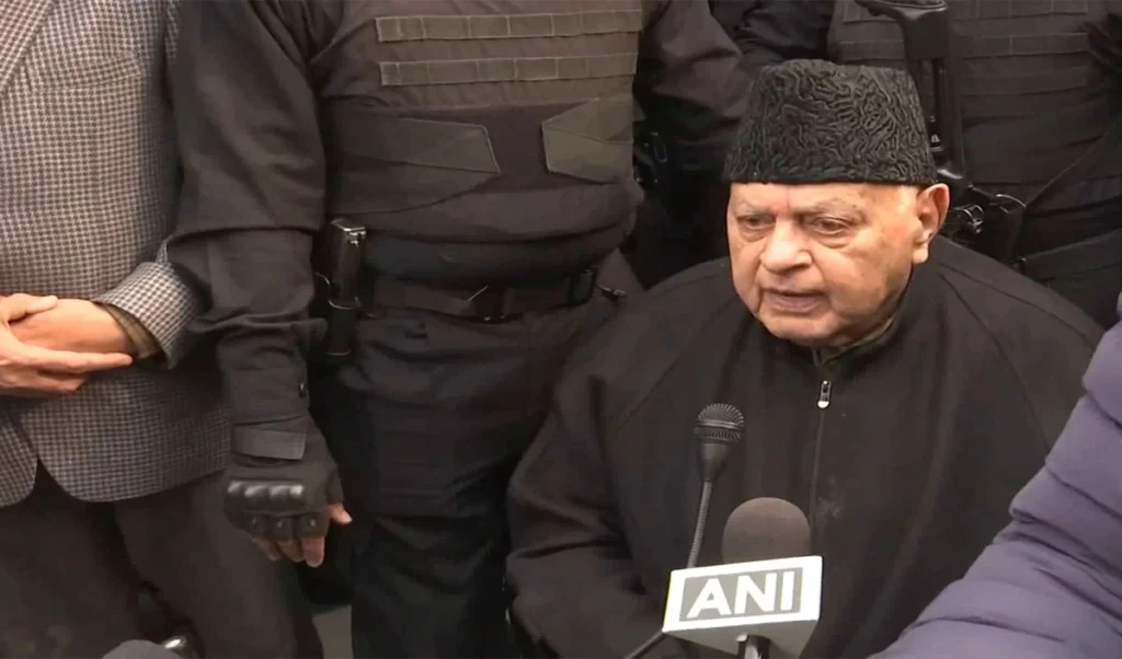 Farooq Abdullah का Kashmiri Pandits से सवाल, Exodus Day पर बताएं, घाटी आने से कौन रोक रहा है?