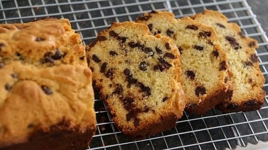 Fitness coach shares chocolate chip protein pound cake recipe loaded with 17g protein, 7g fibre and 16g carbs Fitness coach shares chocolate chip protein pound cake recipe loaded with 17g protein, 7g fibre and 16g carbs