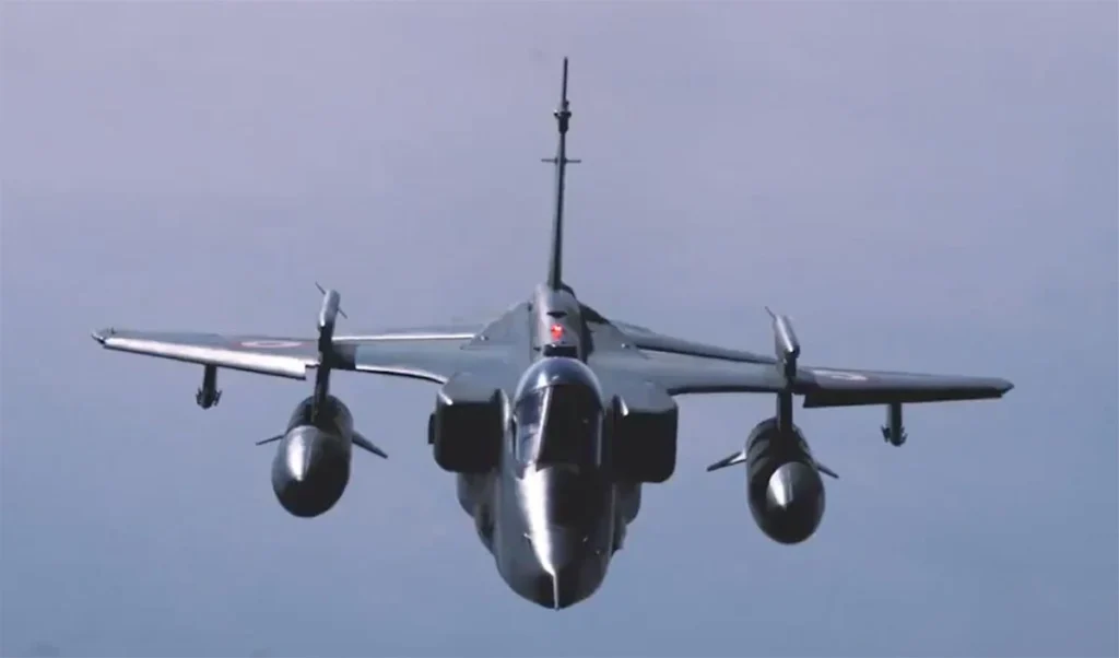 Indian Air Force ने घातक मिसाइलों से लैस अत्याधुनिक लड़ाकू विमान दिखाकर दुष्प्रचार का तगड़ा जवाब दे दिया