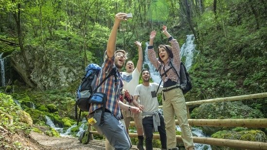 Introverted and travelling with strangers? Know these 5 ice-breaker hacks that actually work Introverted and travelling with strangers? Know these 5 ice-breaker hacks that actually work