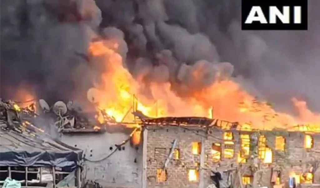 Kolkata Fire: मौत का तांडव, 21 शव बरामद, 28 लापता; BJP बोली- TMC सरकार की लापरवाही