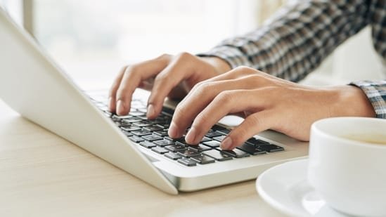 Long hours typing cramping your hands? Neurosurgeon warns you should not ignore it: ‘Could be a neurological disorder…’ Long hours typing cramping your hands? Neurosurgeon warns you should not ignore it: ‘Could be a neurological disorder…’