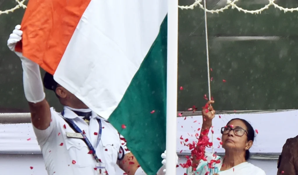 Mamata Banerjee ने गणतंत्र दिवस पर संविधान को बरकरार रखने के लिए सामूहिक सतर्कता का आह्वान किया