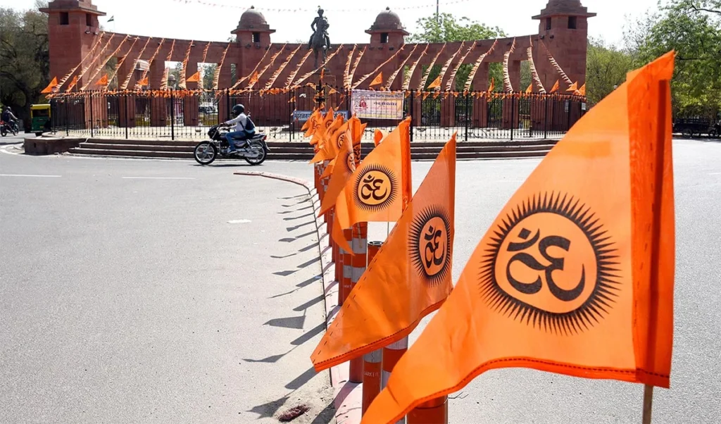 Pakistan और Bangladesh में हिंदू लहूलुहान हो रहे हैं और दुनिया खामोशी से तमाशा देख रही है