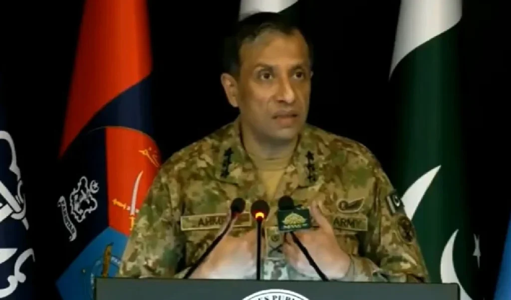 Pakistan ने आतंकी के बेटे को बना रखा है अपनी आर्मी का DG-ISPR, मज़ा ना कराया वाले 'शरीफ' क्यों बन गए हैं Meme मैटेरियल