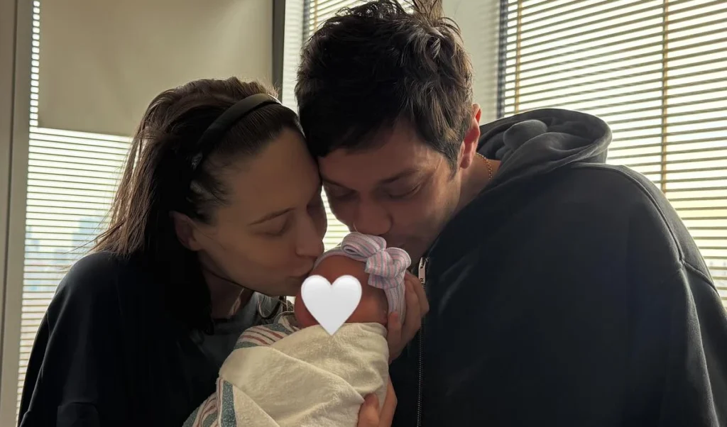 Pete Davidson अब बन गए हैं 'डैडी कूल', Elsie Hewitt के साथ किया अपनी नन्ही परी का स्वागत Pete Davidson अब बन गए हैं 'डैडी कूल', Elsie Hewitt के साथ किया अपनी नन्ही परी का स्वागत