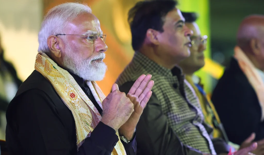 Prime Minister Modi ने काजीरंगा कॉरिडोर की आधारशिला रखी, दो अमृत भारत ट्रेन को हरी झंडी दिखाई Prime Minister Modi ने काजीरंगा कॉरिडोर की आधारशिला रखी, दो अमृत भारत ट्रेन को हरी झंडी दिखाई