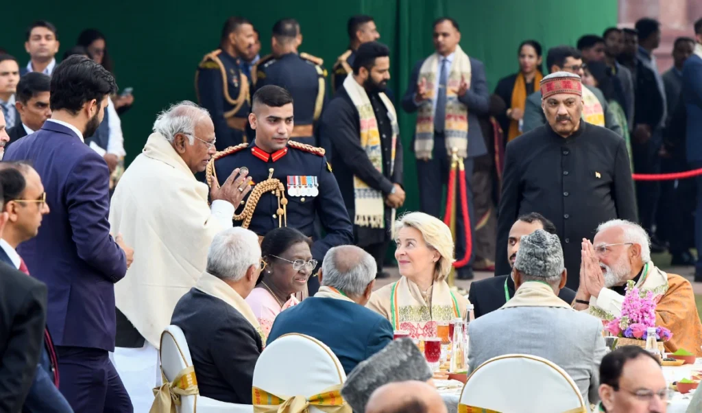 Republic Day पर सीट को लेकर Congress-BJP में ‘महाभारत’, खरगे ने लगाए गंभीर आरोप