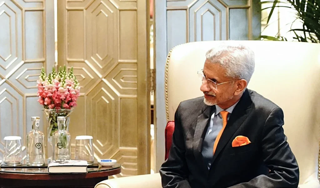 S Jaishankar ने वाशिंगटन की यात्रा से पहले अमेरिकी राजदूत गोर से मुलाकात की S Jaishankar ने वाशिंगटन की यात्रा से पहले अमेरिकी राजदूत गोर से मुलाकात की