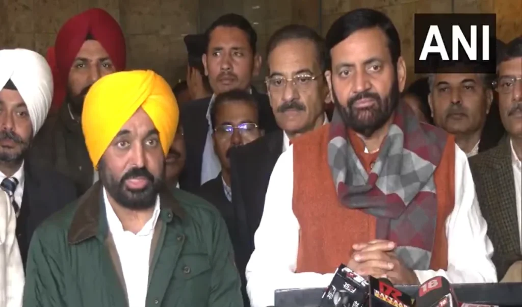 SYL पर CM Mann-Saini की Chandigarh में बैठक, बोले- सकारात्मक माहौल में हुई बातचीत SYL पर CM Mann-Saini की Chandigarh में बैठक, बोले- सकारात्मक माहौल में हुई बातचीत