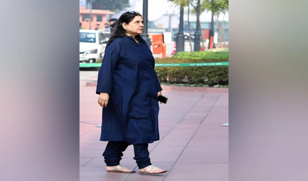 Stray Dogs केस में Maneka Gandhi की Ajmal Kasab से तुलना, Supreme Court बोला- उसने भी अवमानना नहीं की