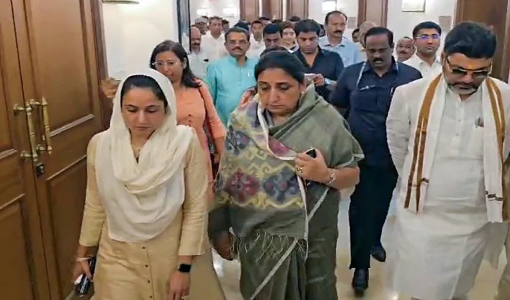 Sunetra Pawar संभालेंगी Ajit Pawar की विरासत, Deputy CM के तौर पर लेंगी शपथ, चुनी गईं NCP विधायक दल की नेता