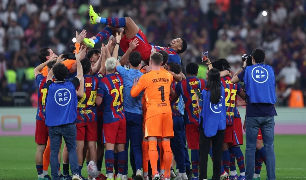 Super Cup जीत के बाद जोआन लापोर्ता ने बार्सिलोना के भविष्य, कोच और चुनावों पर क्या कहा Super Cup जीत के बाद जोआन लापोर्ता ने बार्सिलोना के भविष्य, कोच और चुनावों पर क्या कहा