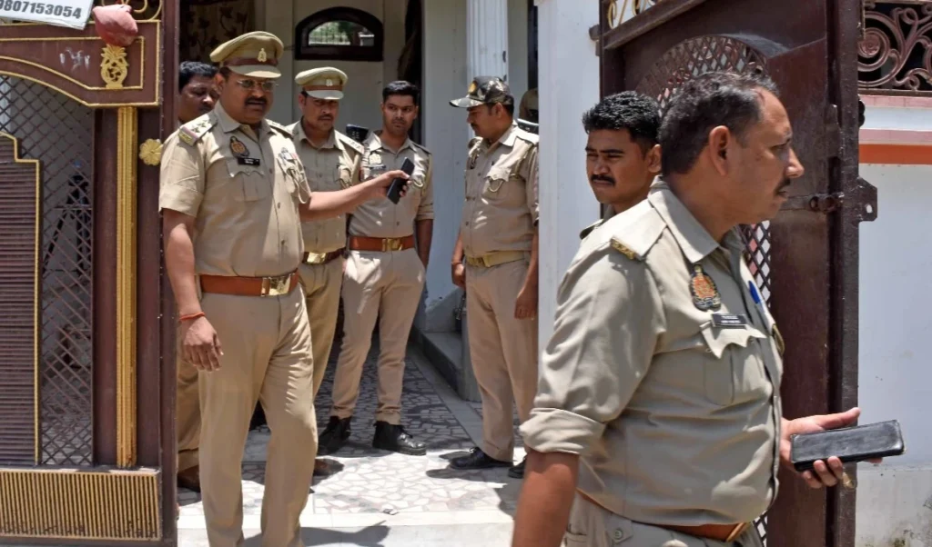 UP: जिम की आड़ में धर्मांतरण गिरोह चलाने वाला मुख्य सरगना दिल्ली हवाई अड्डे से गिरफ्तार