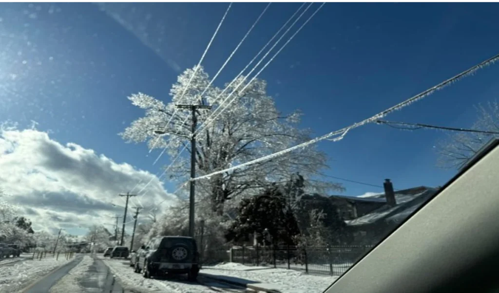 अमेरिका में भीषण शीतकालीन तूफान, 14 राज्यों में 38 मौतें, लाखों घर बिना बिजली
