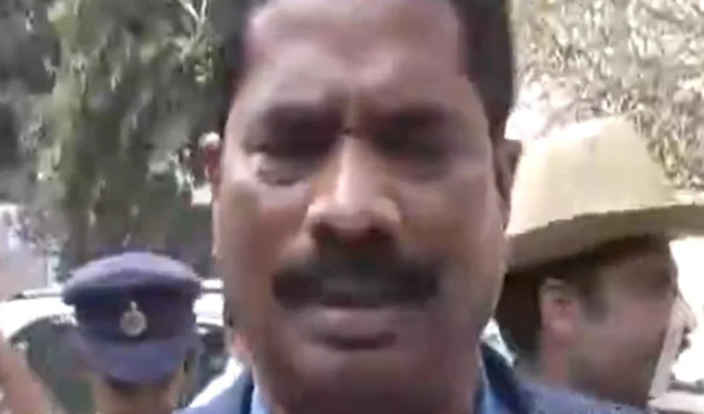 कर्नाटक में मचा हड़कंप: पुलिस ऑफिस में ‘रंगीनमिजाजी’ का वीडियो वायरल, DGP लेवल के अधिकारी रामचंद्र राव सस्पेंड