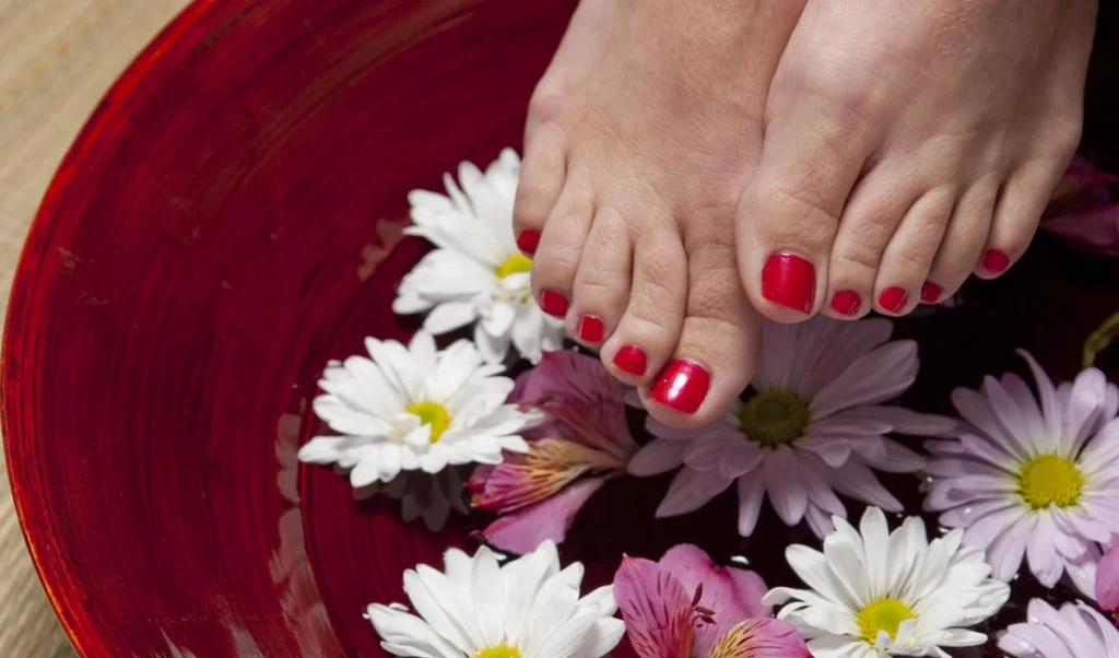 किचन की ये 2 चीजें बदल देंगी आपके पैरों का हाल: घर पर ऐसे करें पेडिक्योर, पाएं बेमिसाल खूबसूरत पैर किचन की ये 2 चीजें बदल देंगी आपके पैरों का हाल: घर पर ऐसे करें पेडिक्योर, पाएं बेमिसाल खूबसूरत पैर