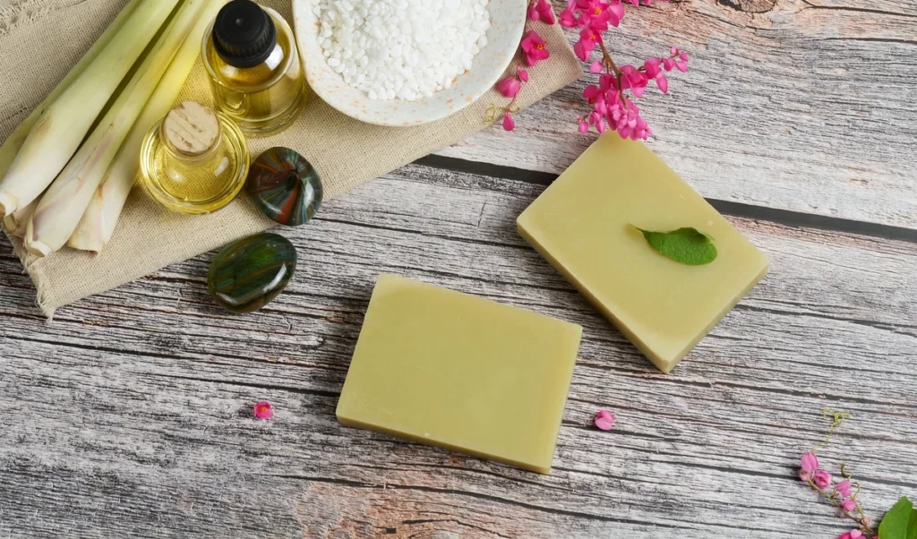 केमिकल वाले साबुन को कहें बाय-बाय! घर पर बनाएं ये Herbal Soap, मिलेगा Natural Glow केमिकल वाले साबुन को कहें बाय-बाय! घर पर बनाएं ये Herbal Soap, मिलेगा Natural Glow