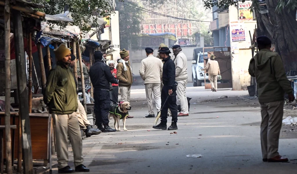 दिल्ली के स्कूलों में Bomb Threat से मचा हड़कंप, Email ने फैलाई दहशत, पुलिस ने कहा- सब अफवाह है