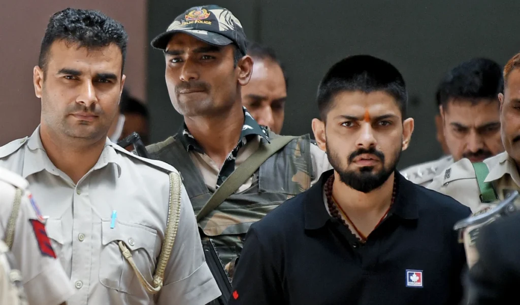 दिल्ली में लॉरेंस बिश्नोई गैंग का शूटर गिरफ्तार, राजस्थान पुलिस का वांटेड अपराधी, हथियारों की तस्करी का भी आरोप