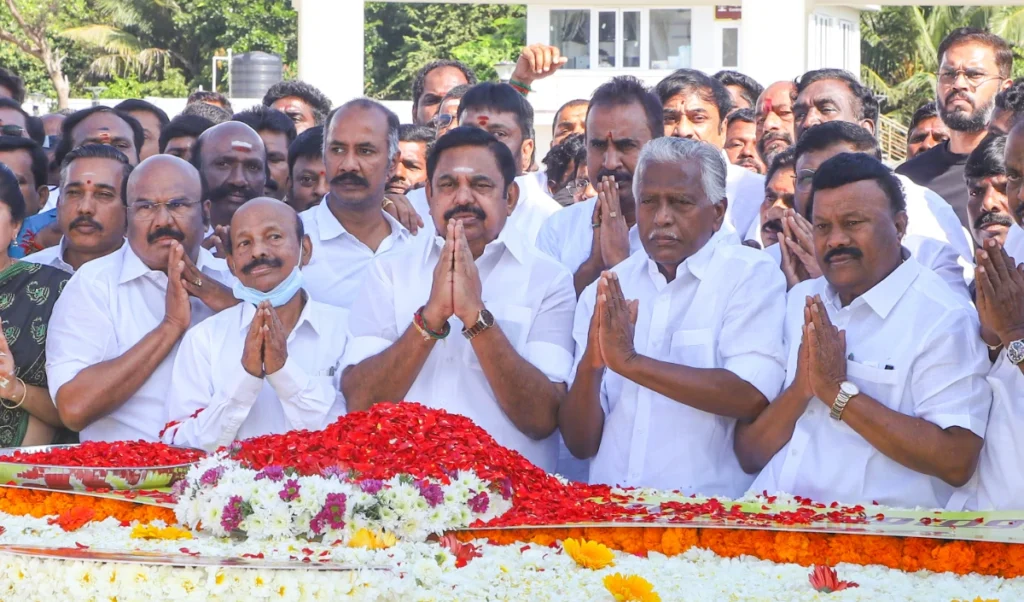 विजय एक अच्छे अभिनेता हो सकते हैं, नेता नहीं: Palaniswami