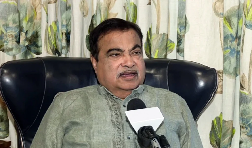 सड़क हादसों पर Nitin Gadkari का 'मास्टरस्ट्रोक', अब V2V Technology बनेगी हर गाड़ी का सुरक्षा कवच
