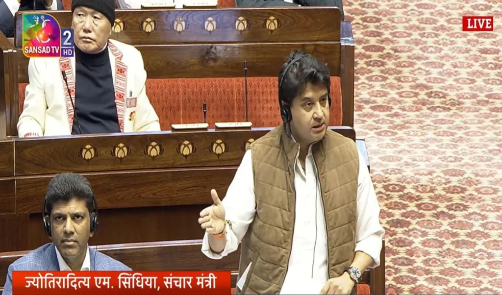 सरकारी और निजी बैंकों से 2.5 गुना हुई इंडिया पोस्ट पेमेंट्स बैंक की पहुंच: सिंधिया