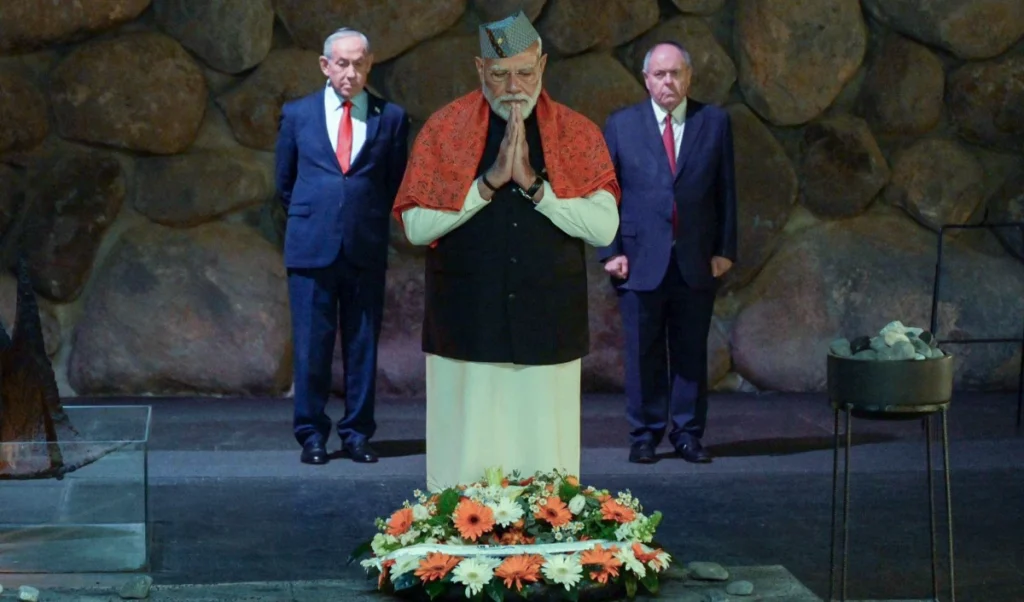 'शांति और मानवता का साझा संकल्प', PM Modi ने Israel के 'Yad Vashem' में होलोकॉस्ट पीड़ितों को दी भावभीनी श्रद्धांजलि | Narendra Modi Israel visit