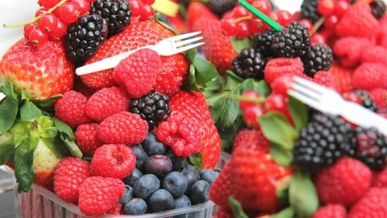Berry storage 101: Florida gastroenterologist shares storage and washing hacks for berries to prolong their shelf life Berry storage 101: Florida gastroenterologist shares storage and washing hacks for berries to prolong their shelf life